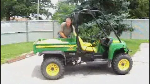 Gator XUV Lift Assist Kit.MOV