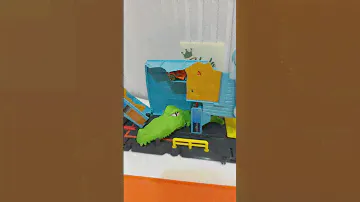 HOT WHEELS CITY GATOR GARAGE ATTACK Play Set.